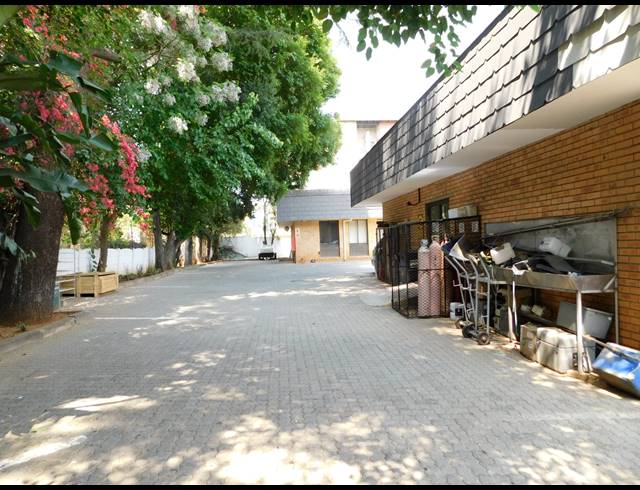 1,778M² OFFICE TO LET IN FERNDALE